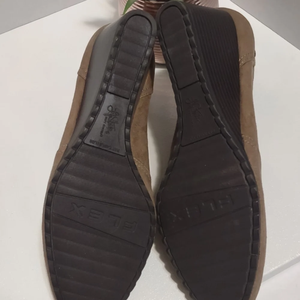 Life Stride stylish comfortable